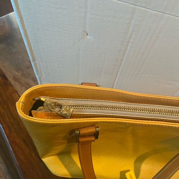 LV YELLOW VERNIS ZIP BAG - Picture 6 of 11